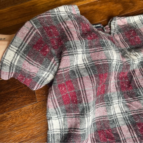 🌟2/$14🌟 Brandy Melville plaid textured grunge cropped t-shirt - Picture 4 of 8
